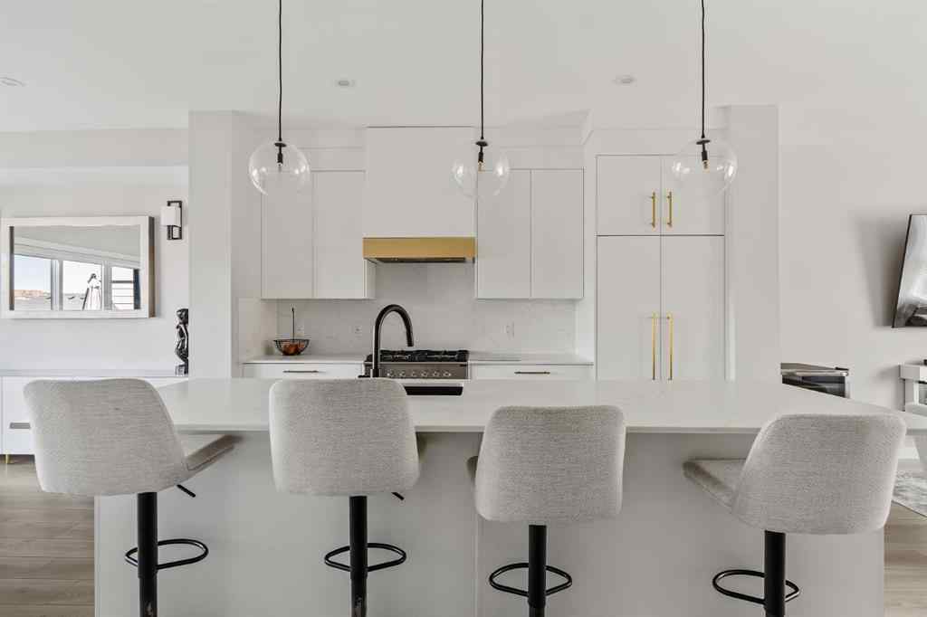 MLS® A2259282 - 3048 85 Street SW in Springbank Hill Calgary, Residential