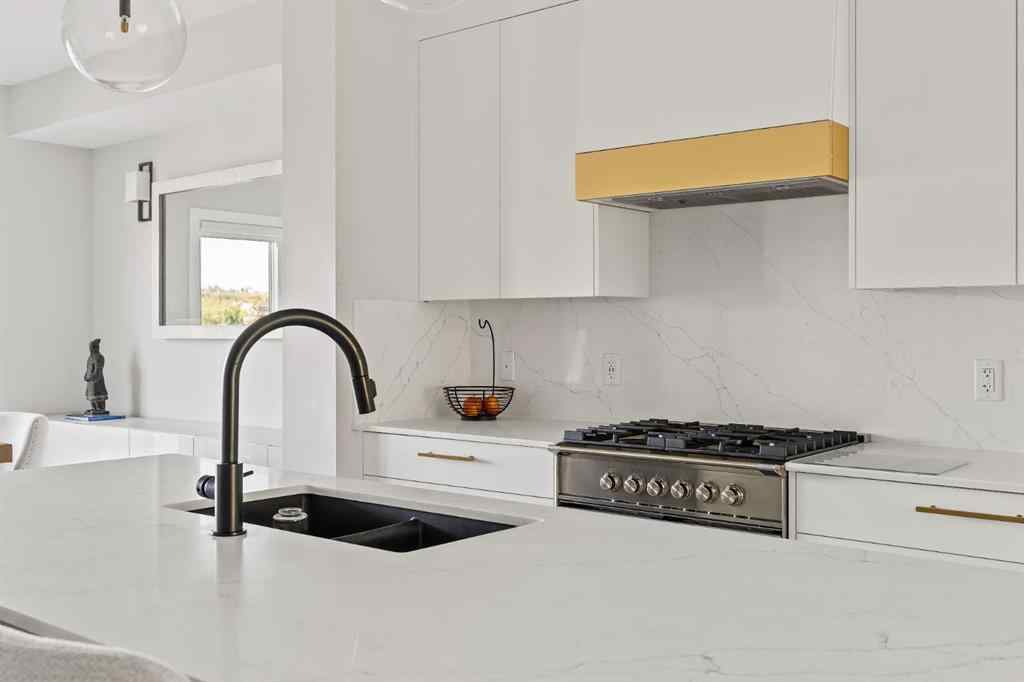 MLS® A2259282 - 3048 85 Street SW in Springbank Hill Calgary, Residential