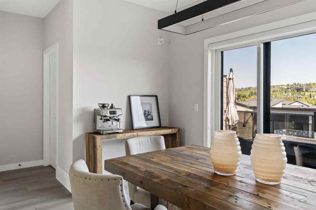 MLS® A2259282 - 3048 85 Street SW in Springbank Hill Calgary, Residential