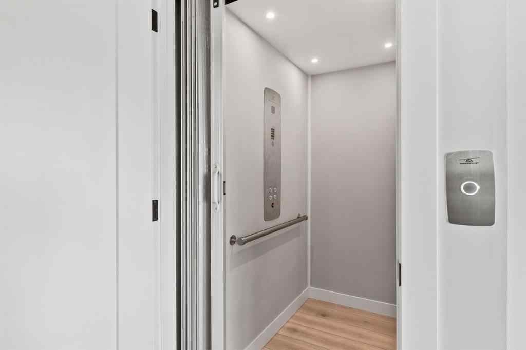 MLS® A2259282 - 3048 85 Street SW in Springbank Hill Calgary, Residential