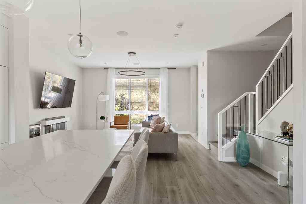 MLS® A2259282 - 3048 85 Street SW in Springbank Hill Calgary, Residential