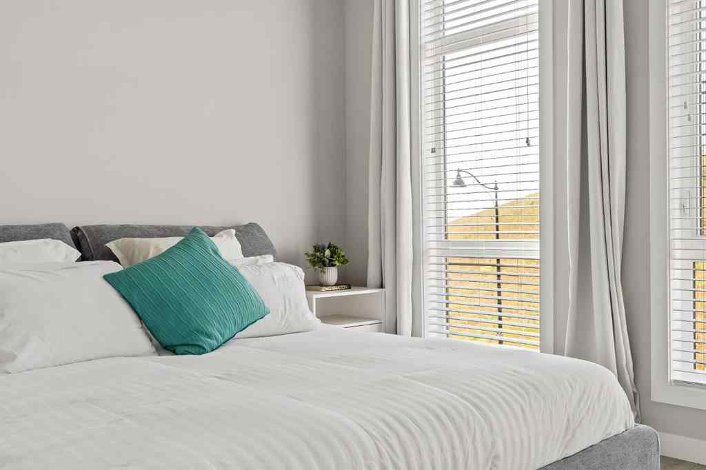 MLS® A2259282 - 3048 85 Street SW in Springbank Hill Calgary, Residential