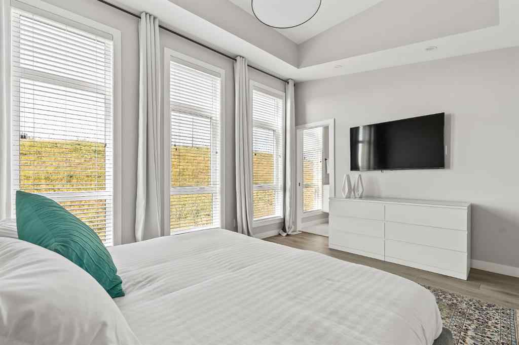 MLS® A2259282 - 3048 85 Street SW in Springbank Hill Calgary, Residential