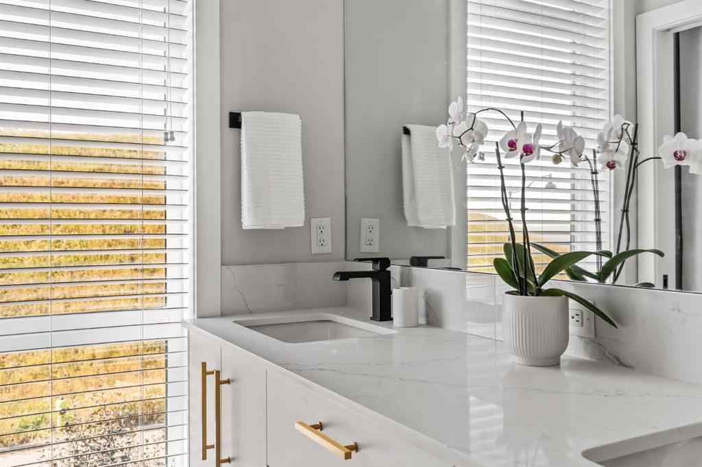 MLS® A2259282 - 3048 85 Street SW in Springbank Hill Calgary, Residential