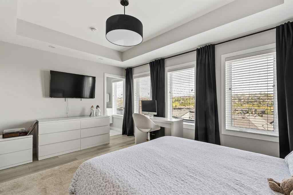 MLS® A2259282 - 3048 85 Street SW in Springbank Hill Calgary, Residential