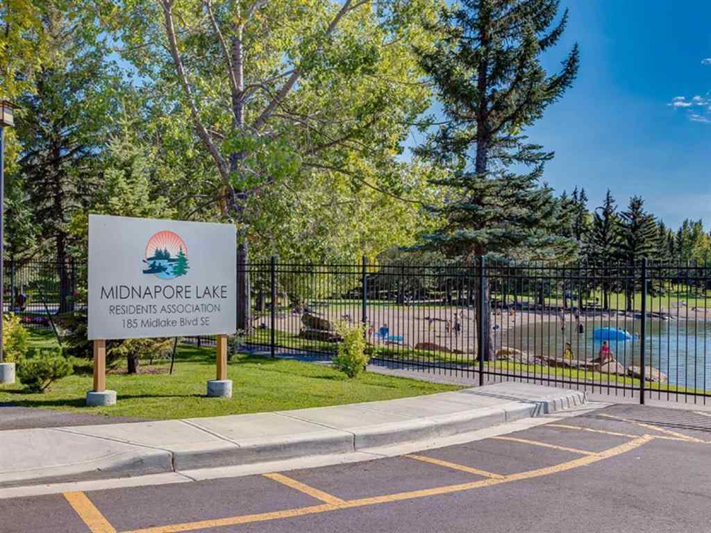 MLS® A2259285 - 212 Midlawn Close SE in Midnapore Calgary, Residential