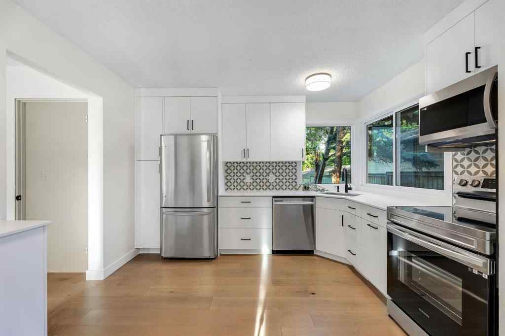 MLS® A2259285 - 212 Midlawn Close SE in Midnapore Calgary, Residential