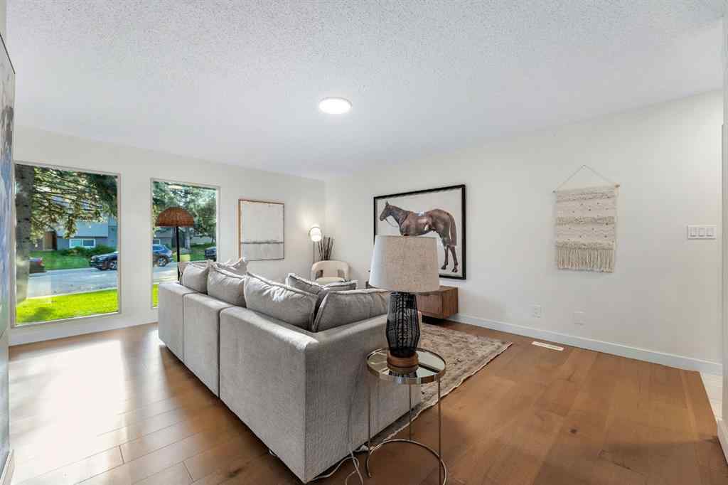 MLS® A2259285 - 212 Midlawn Close SE in Midnapore Calgary, Residential