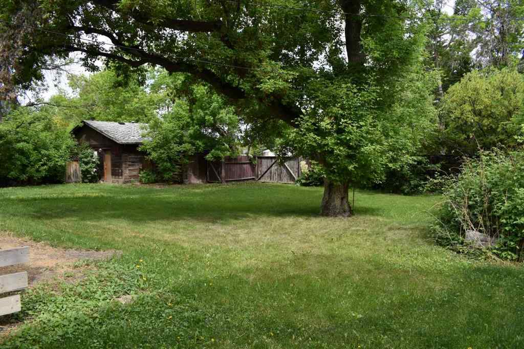 MLS® A2259320 - 7616 34 Avenue NW in Bowness Calgary, Residential