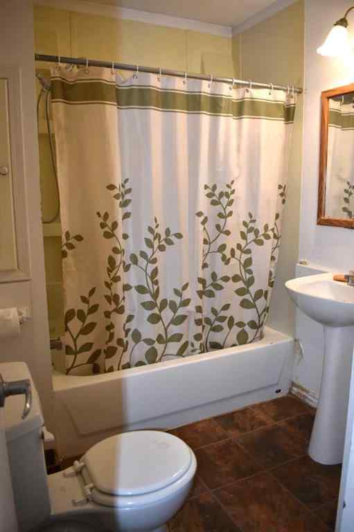 MLS® A2259320 - 7616 34 Avenue NW in Bowness Calgary, Residential