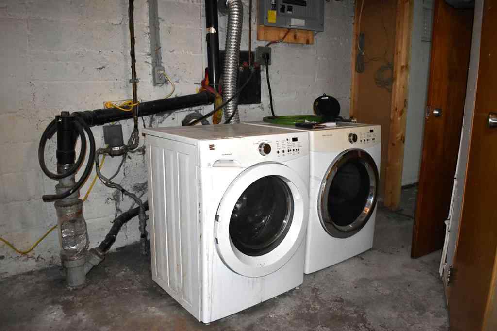 MLS® A2259320 - 7616 34 Avenue NW in Bowness Calgary, Residential