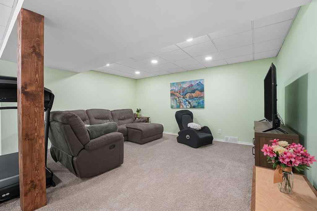 MLS® A2259322 - 5215 38 Street Crescent  in Southwest Innisfail Innisfail, Residential