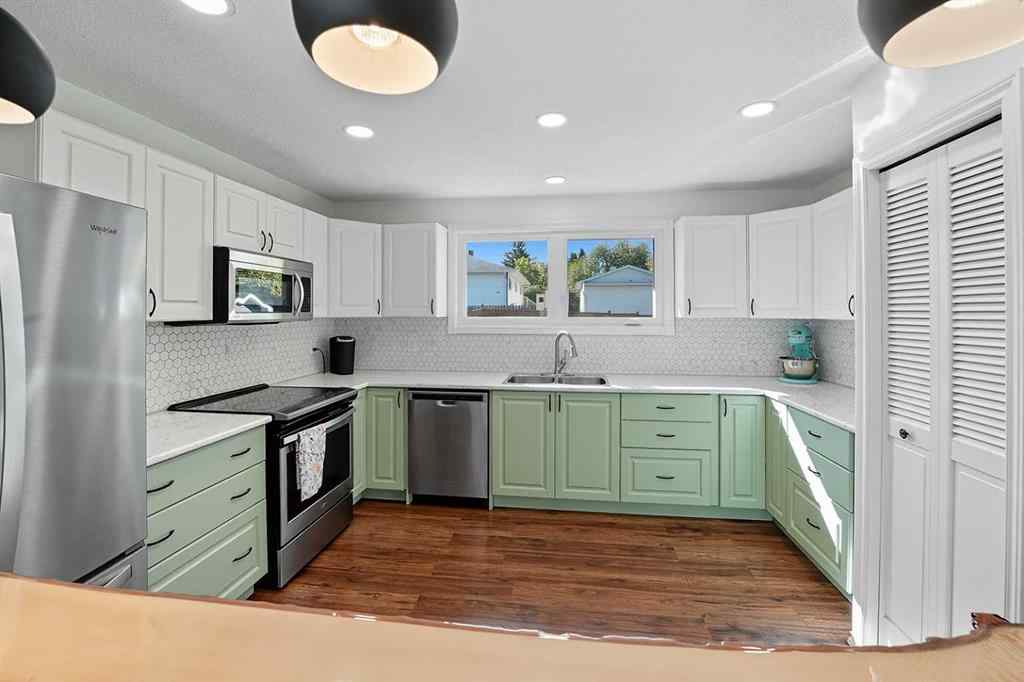 MLS® A2259322 - 5215 38 Street Crescent  in Southwest Innisfail Innisfail, Residential