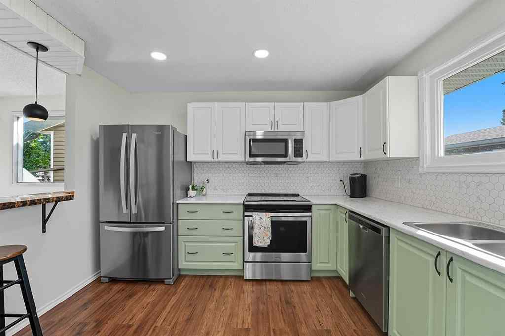 MLS® A2259322 - 5215 38 Street Crescent  in Southwest Innisfail Innisfail, Residential