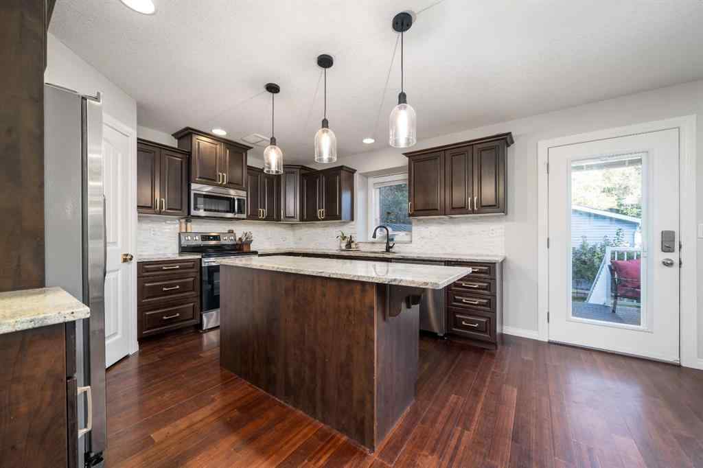 MLS® A2259323 - 482 11 Street SE in SE Hill Medicine Hat, Residential