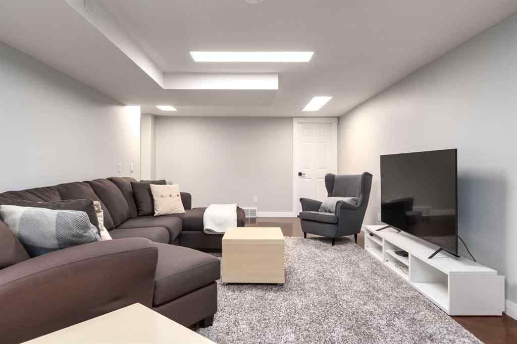 MLS® A2259333 - 4 Wood Willow Place SW in Woodlands Calgary, Residential