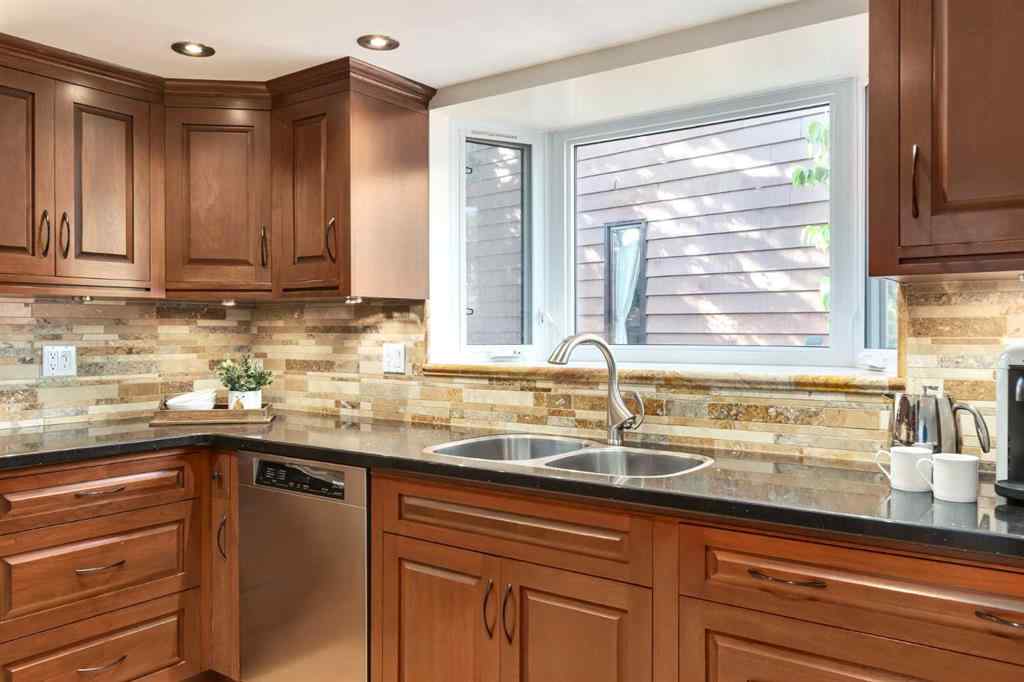 MLS® A2259333 - 4 Wood Willow Place SW in Woodlands Calgary, Residential