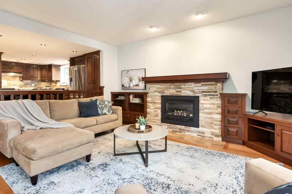 MLS® A2259333 - 4 Wood Willow Place SW in Woodlands Calgary, Residential