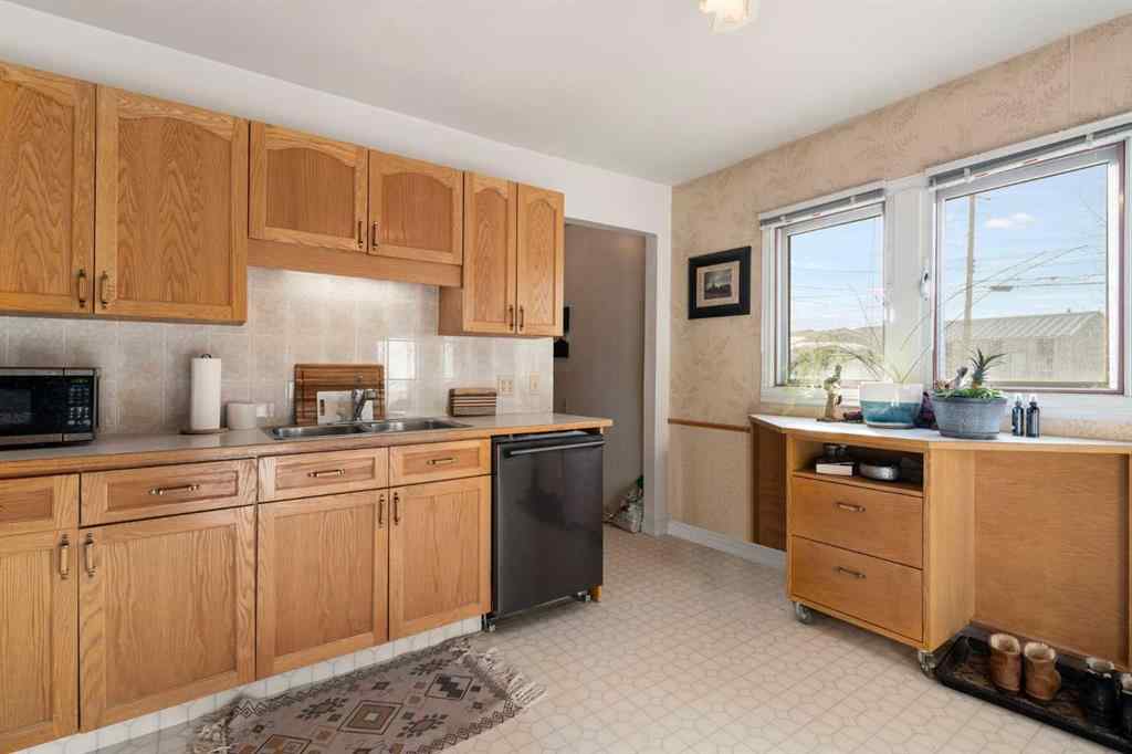 MLS® A2259344 - 4327 20 Avenue NW in Montgomery Calgary, Residential