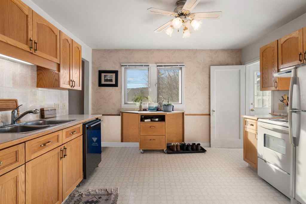 MLS® A2259344 - 4327 20 Avenue NW in Montgomery Calgary, Residential