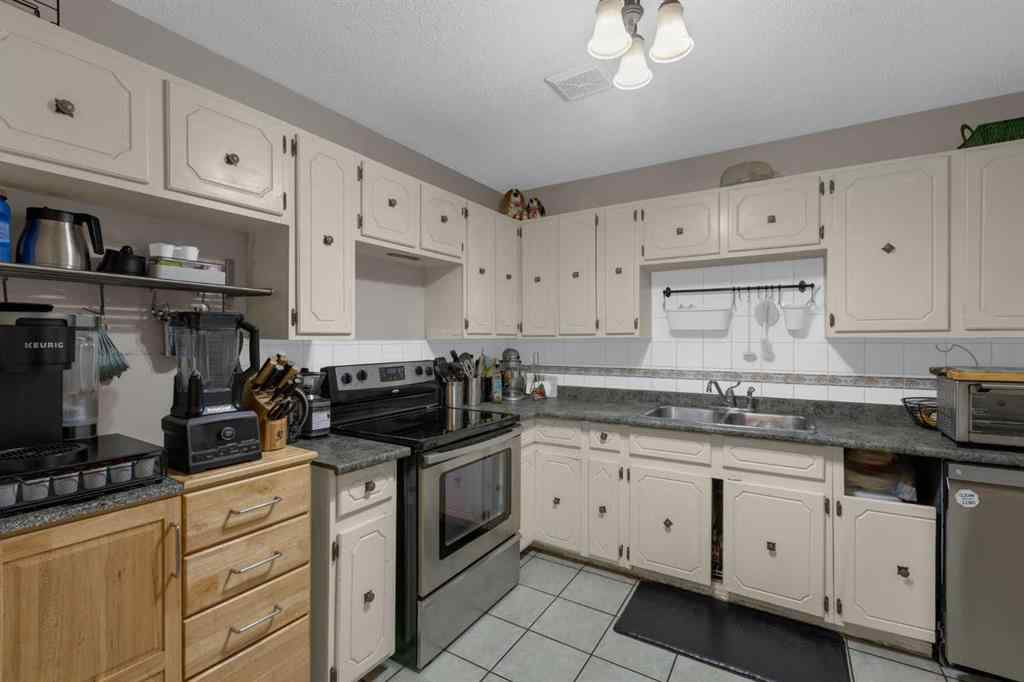 MLS® A2259348 - 31 Rundlelawn Court NE in Rundle Calgary, Residential