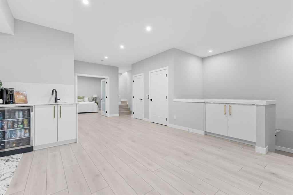 MLS® A2259357 - 3096 85 Street SW in Springbank Hill Calgary, Residential