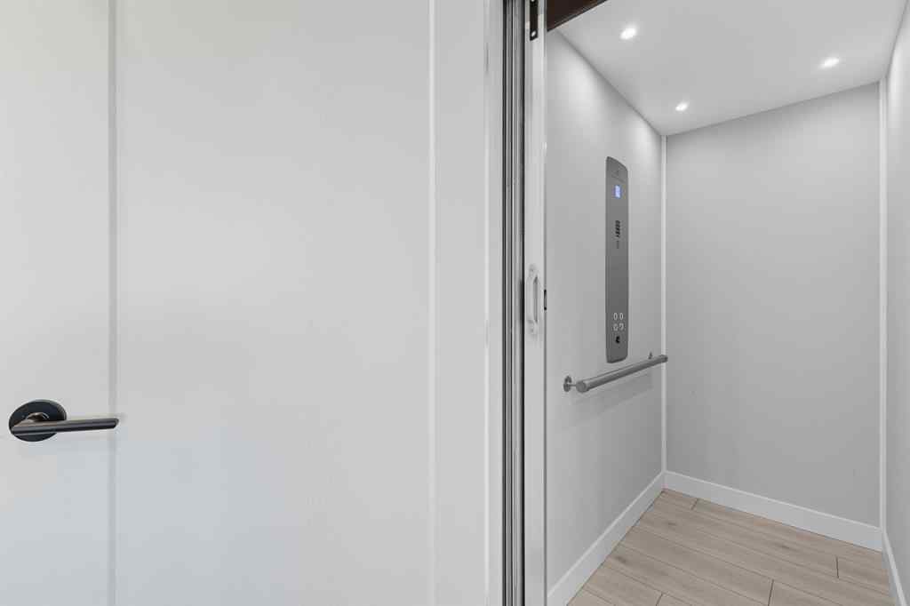 MLS® A2259357 - 3096 85 Street SW in Springbank Hill Calgary, Residential