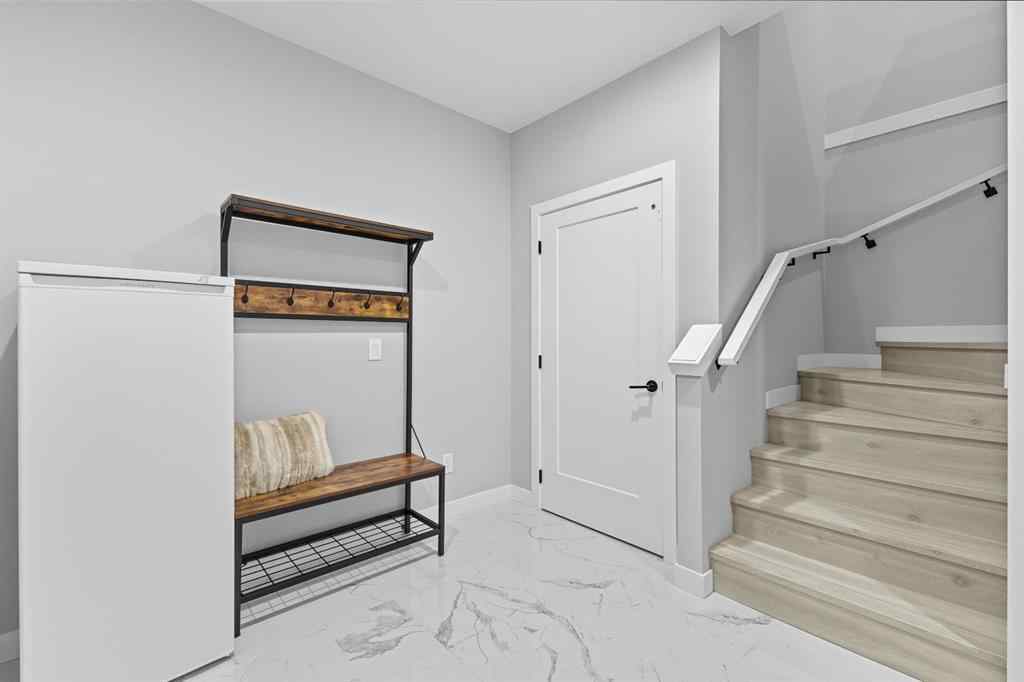 MLS® A2259357 - 3096 85 Street SW in Springbank Hill Calgary, Residential