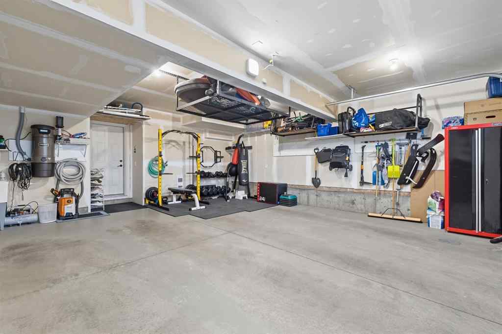 MLS® A2259357 - 3096 85 Street SW in Springbank Hill Calgary, Residential