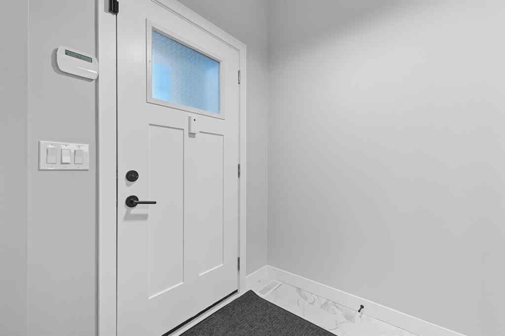 MLS® A2259357 - 3096 85 Street SW in Springbank Hill Calgary, Residential