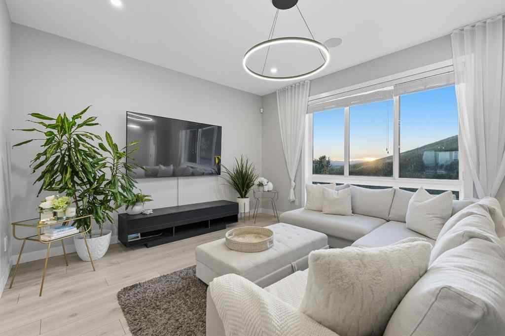 MLS® A2259357 - 3096 85 Street SW in Springbank Hill Calgary, Residential