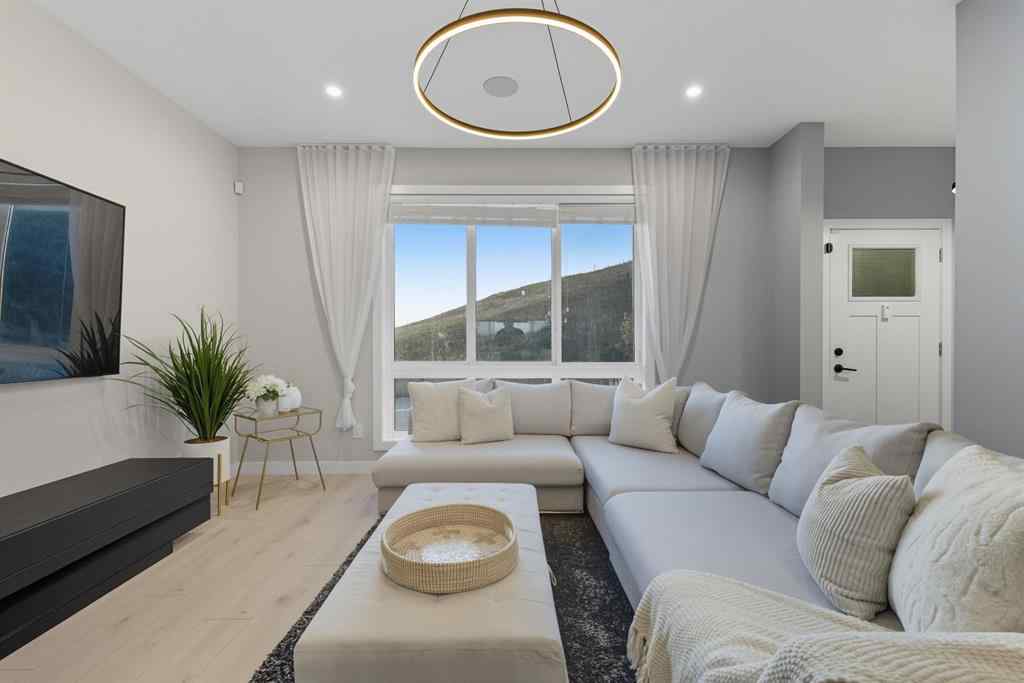 MLS® A2259357 - 3096 85 Street SW in Springbank Hill Calgary, Residential