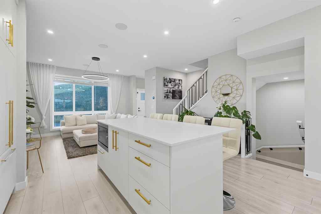 MLS® A2259357 - 3096 85 Street SW in Springbank Hill Calgary, Residential