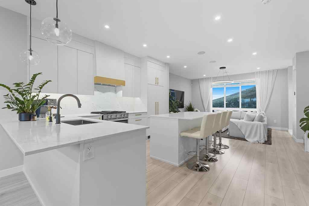 MLS® A2259357 - 3096 85 Street SW in Springbank Hill Calgary, Residential