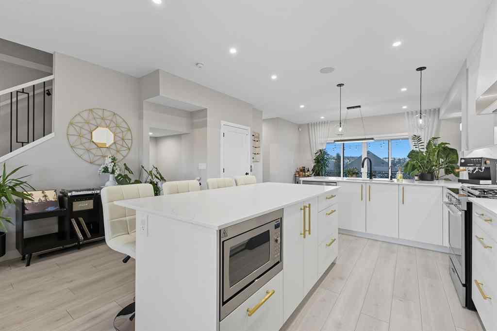 MLS® A2259357 - 3096 85 Street SW in Springbank Hill Calgary, Residential