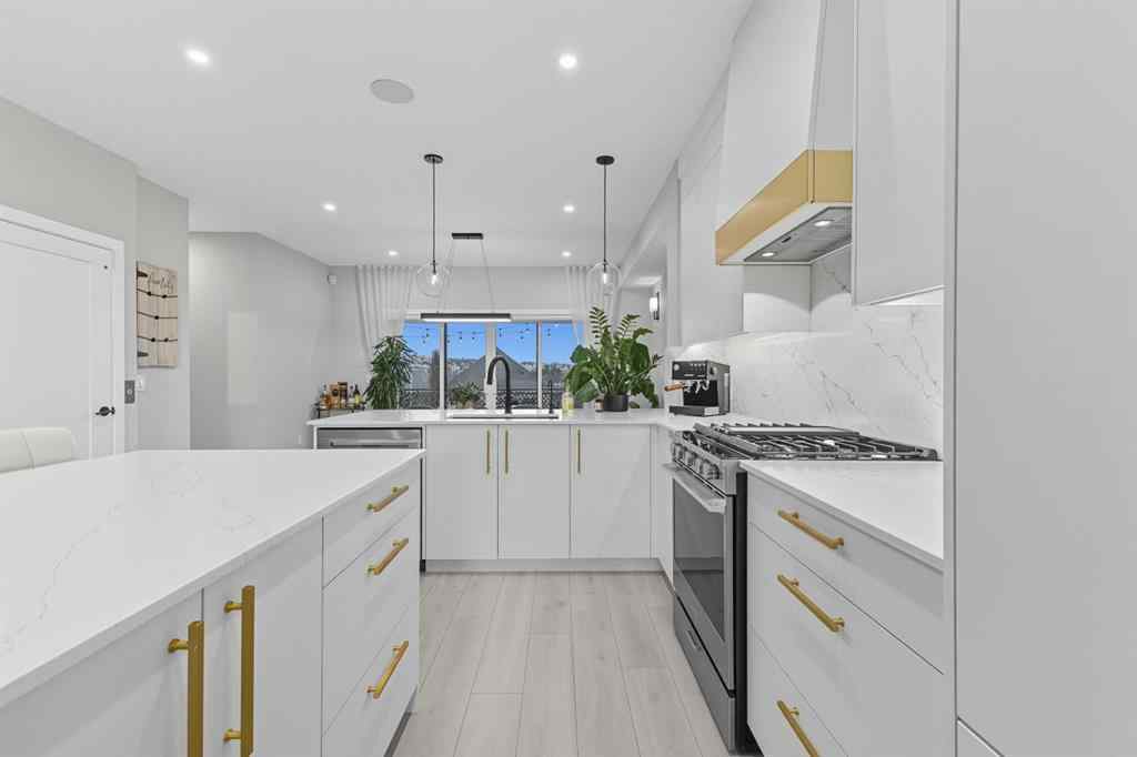 MLS® A2259357 - 3096 85 Street SW in Springbank Hill Calgary, Residential