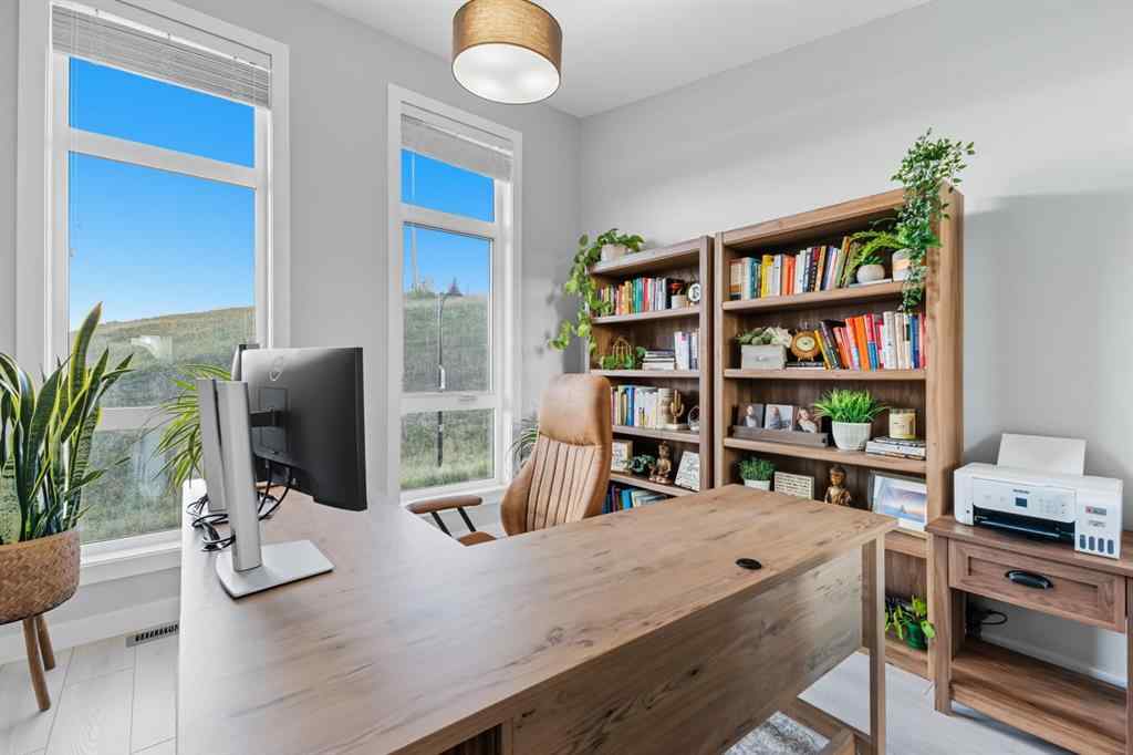 MLS® A2259357 - 3096 85 Street SW in Springbank Hill Calgary, Residential