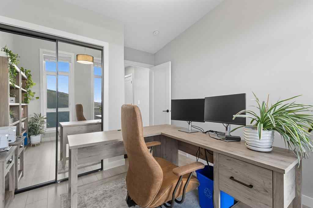 MLS® A2259357 - 3096 85 Street SW in Springbank Hill Calgary, Residential