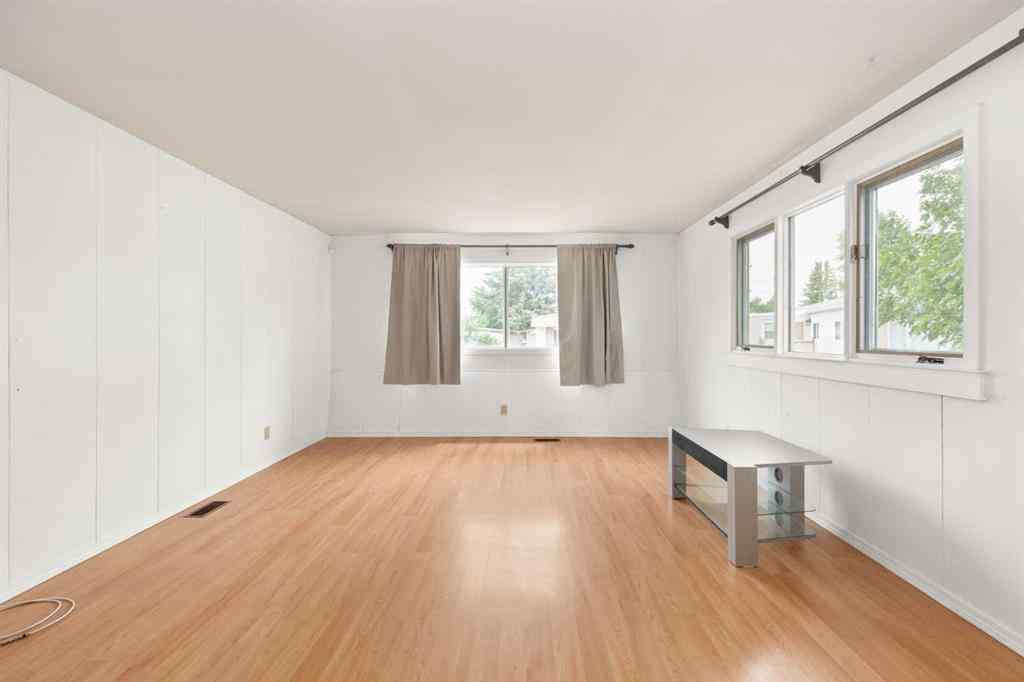 MLS&reg; # A2259375 - 219 Fairchild Street SW in NONE Medicine Hat, Mobile Open Houses