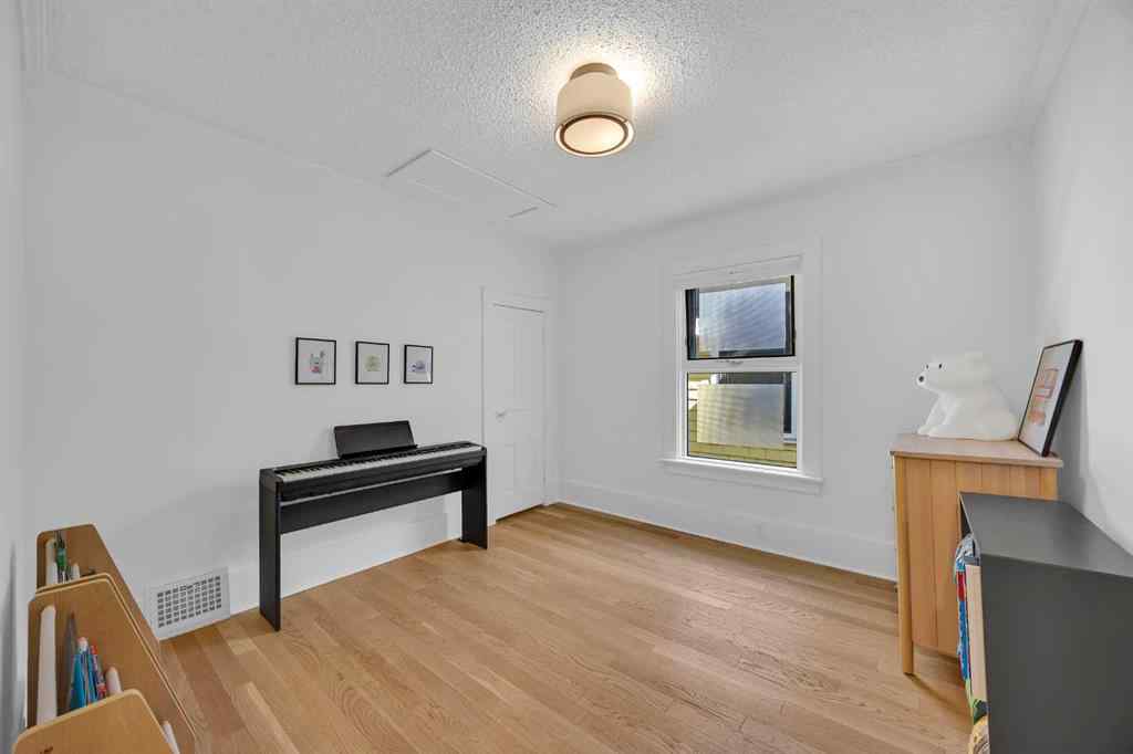 MLS® A2259421 - 523 10 Avenue NE in Renfrew Calgary, Residential