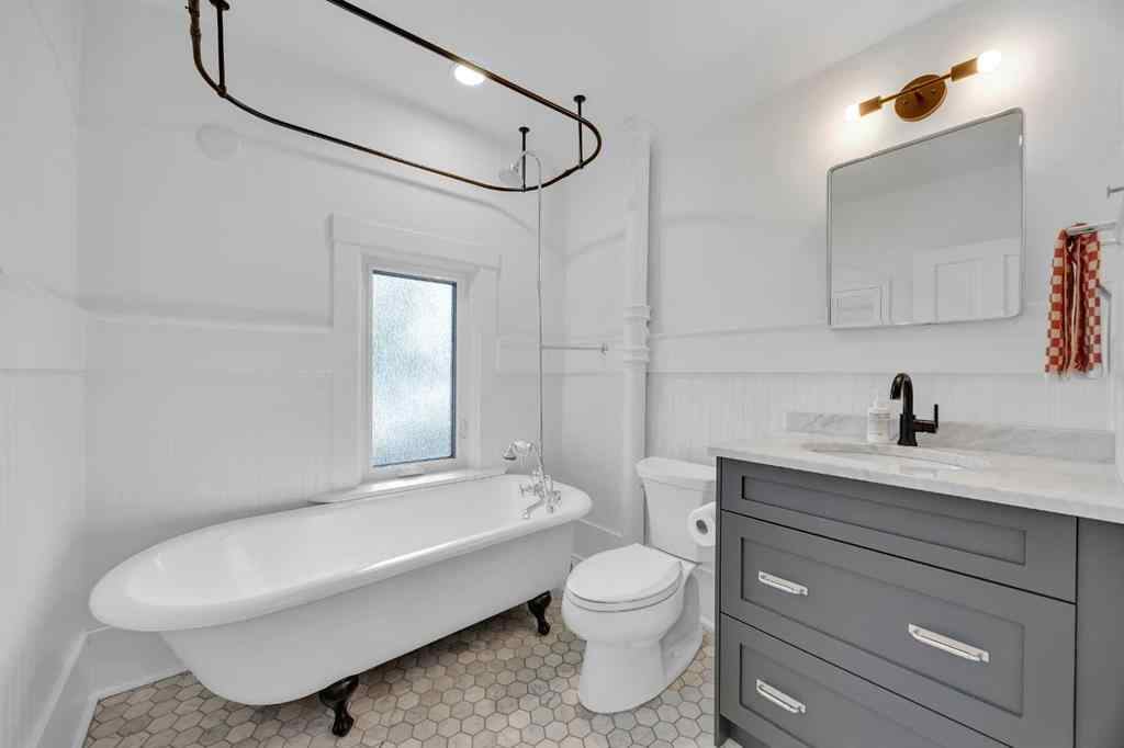 MLS® A2259421 - 523 10 Avenue NE in Renfrew Calgary, Residential