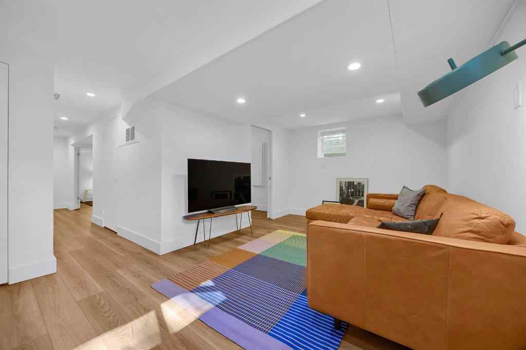 MLS® A2259421 - 523 10 Avenue NE in Renfrew Calgary, Residential