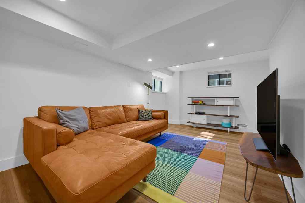 MLS® A2259421 - 523 10 Avenue NE in Renfrew Calgary, Residential