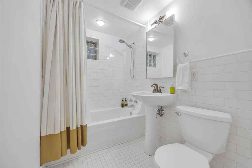 MLS® A2259421 - 523 10 Avenue NE in Renfrew Calgary, Residential