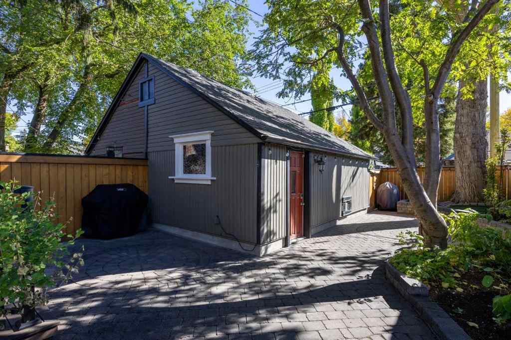 MLS® A2259421 - 523 10 Avenue NE in Renfrew Calgary, Residential