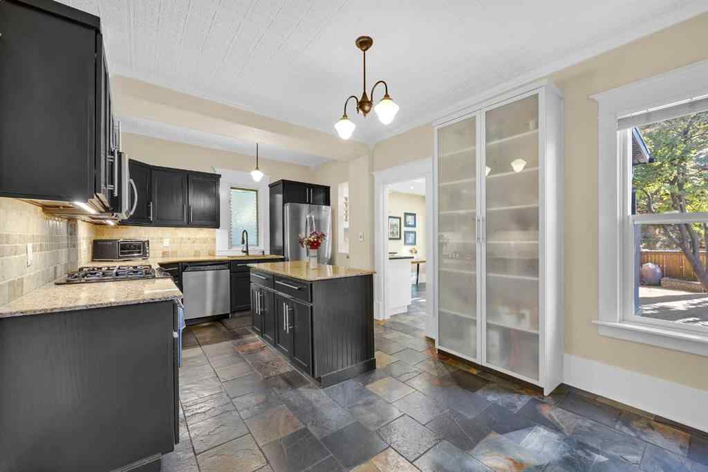 MLS® A2259421 - 523 10 Avenue NE in Renfrew Calgary, Residential