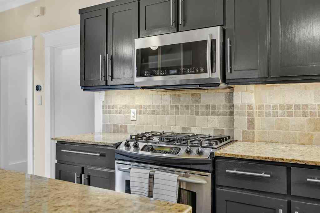 MLS® A2259421 - 523 10 Avenue NE in Renfrew Calgary, Residential