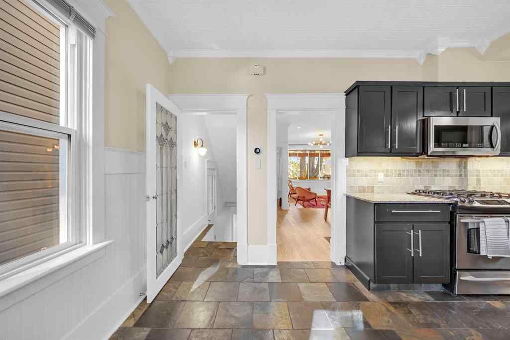 MLS® A2259421 - 523 10 Avenue NE in Renfrew Calgary, Residential