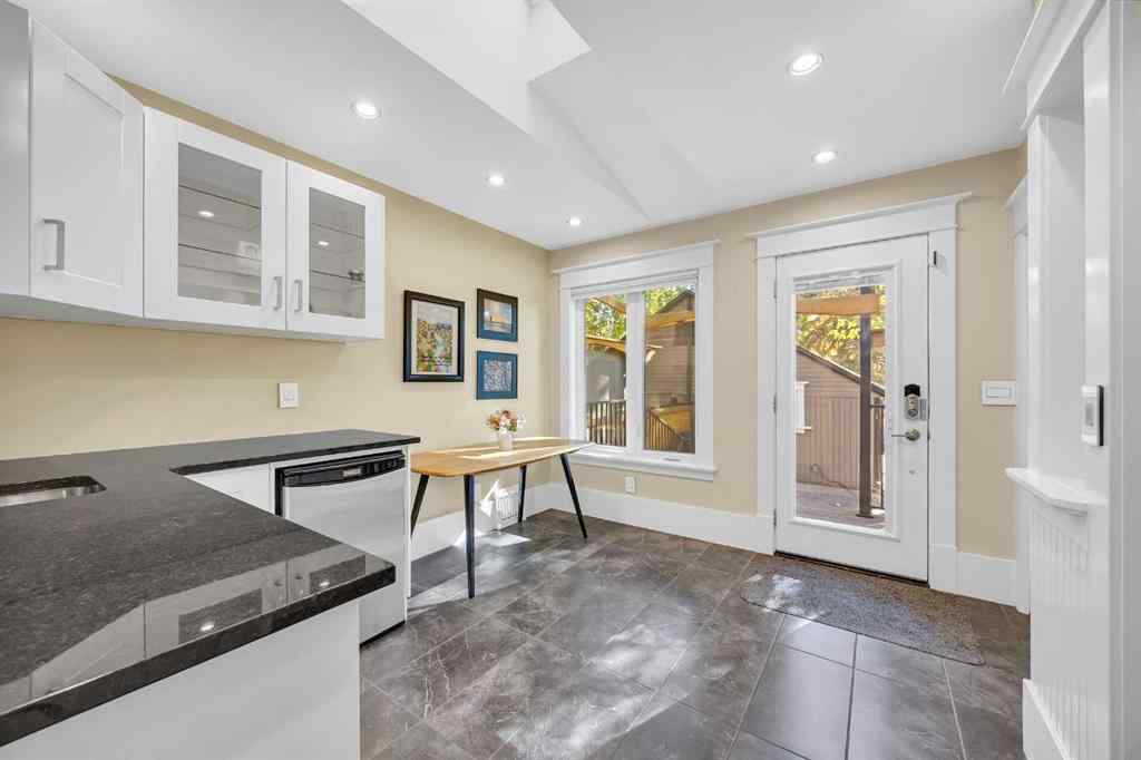 MLS® A2259421 - 523 10 Avenue NE in Renfrew Calgary, Residential