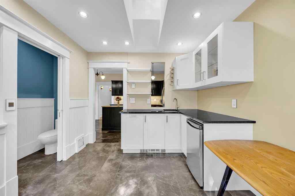 MLS® A2259421 - 523 10 Avenue NE in Renfrew Calgary, Residential